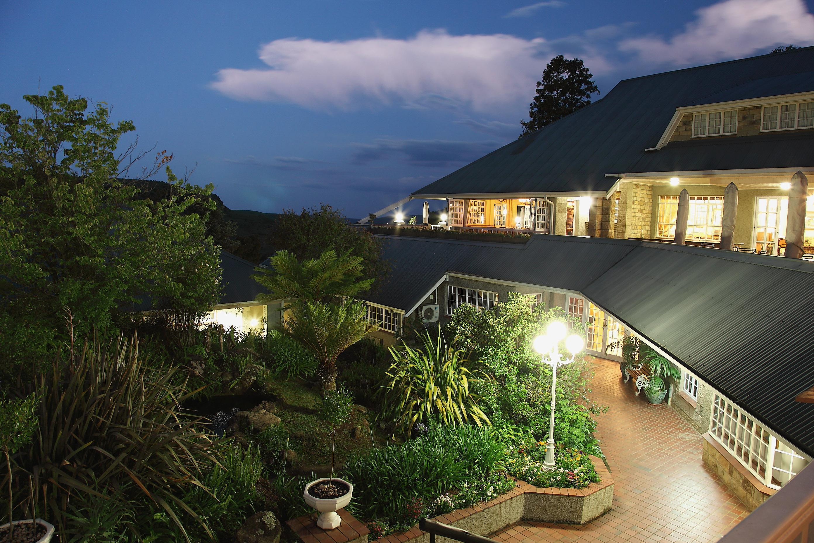 Cathedral Peak Hotel Winterton Exterior photo